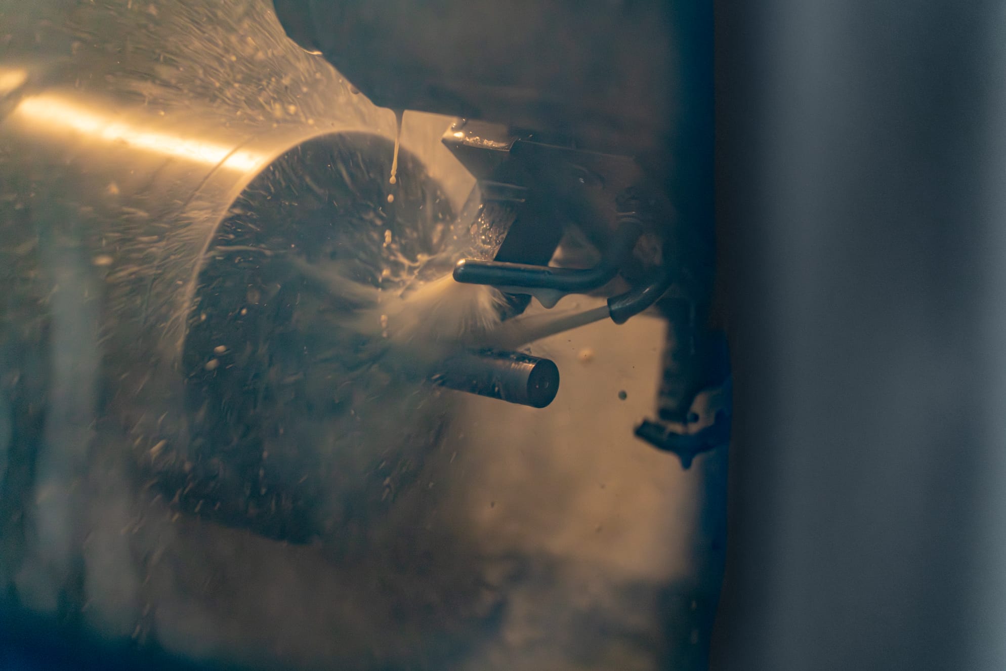 Brúsenie a opracovanie kovu vo výrobe Metalcraft Žarnovica